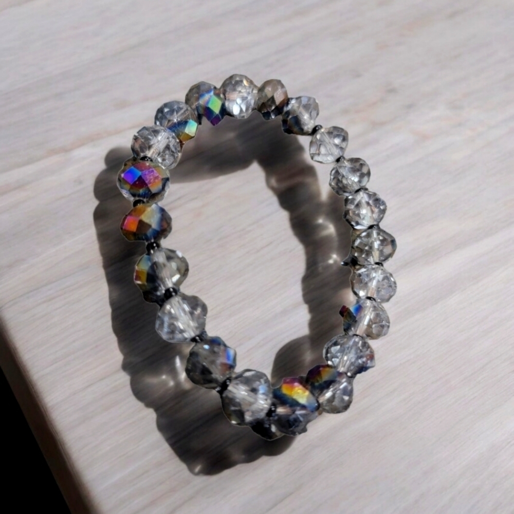 Clear irredescent stretch bracelet